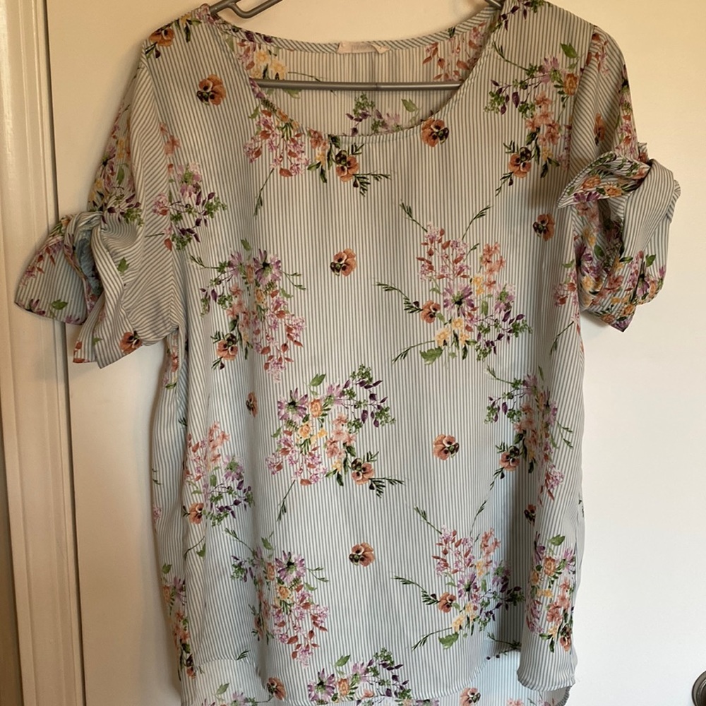 Beautiful floral top.